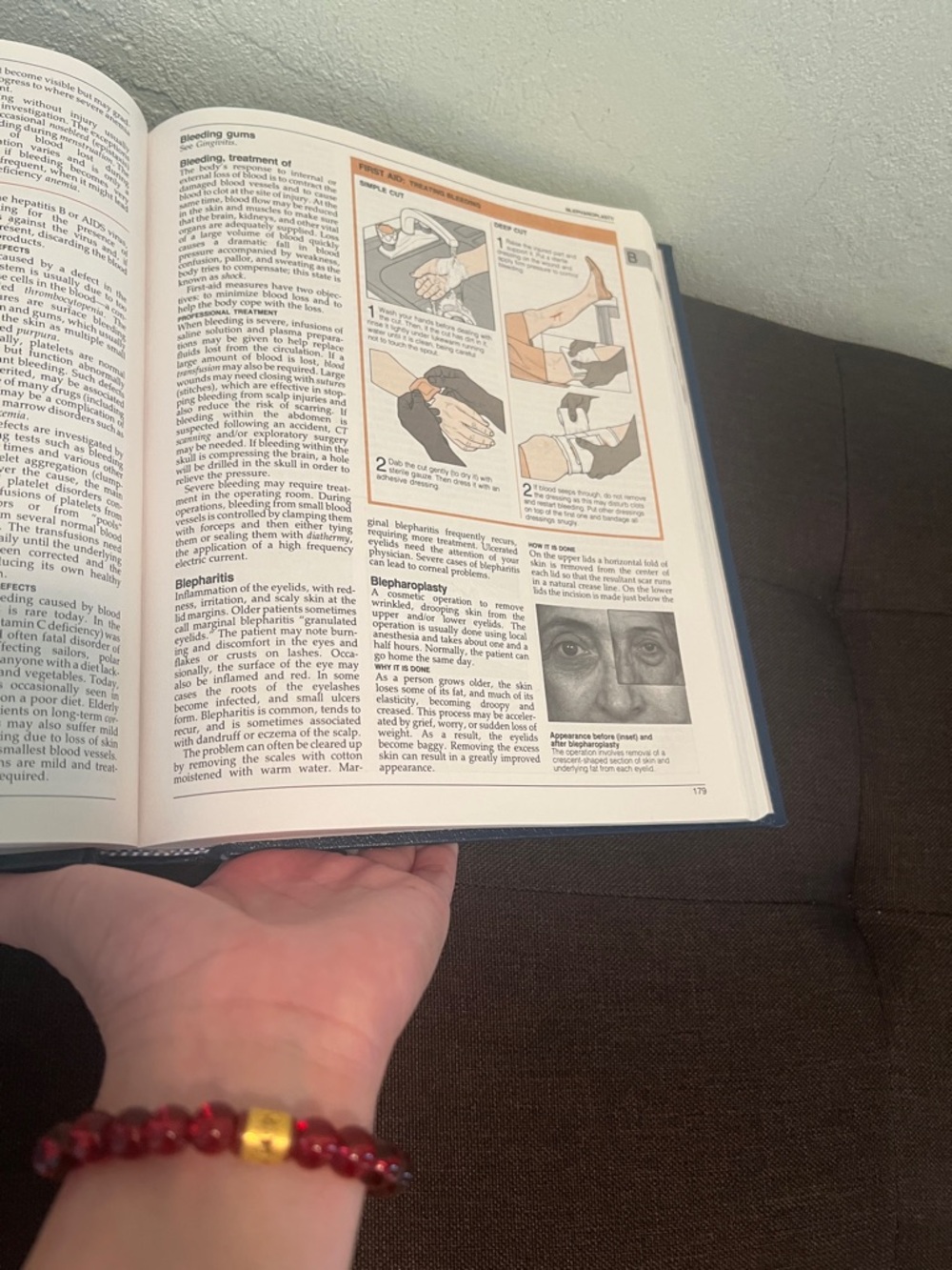 1790**Home Medical Encyclopedia - Blue - Picture 5 of 15